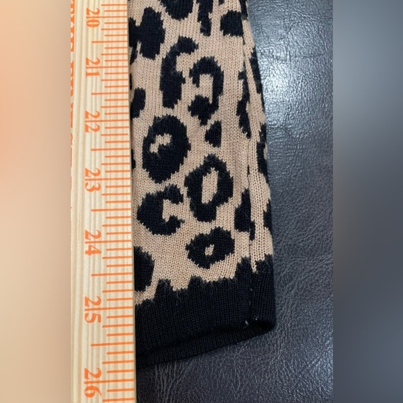 Chico’s Women’s Leopard Print Pullover Sweater, Tan/Black, 1/4 Zip Back; Size 3 - Picture 10 of 10